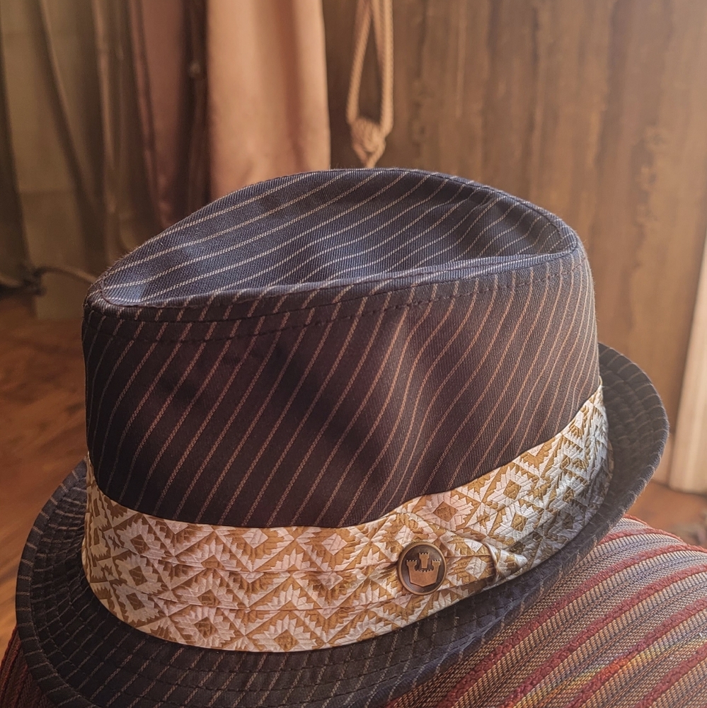Men S/M hat - Picture 6 of 7